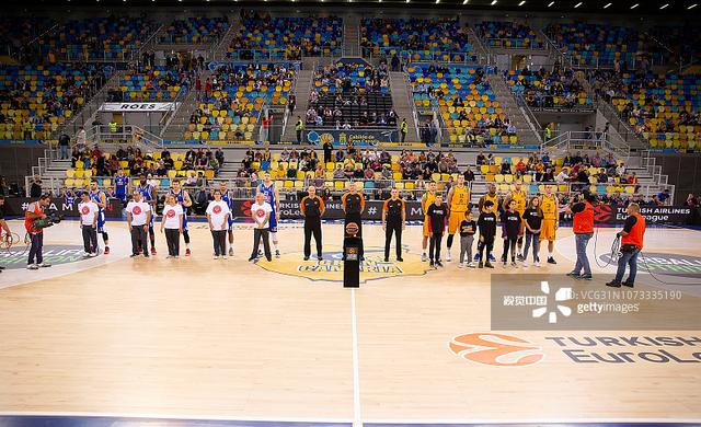 三连败！利物浦1-4埃因霍温，范戴克送点，德里乌赫双响（利物浦三连败：1-4负于埃因霍温，范戴克献点，德里乌赫梅开二度）