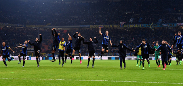 他刚在踢上港的比赛爆发，就被老东家解约离队，球迷建议来中超（对阵上港刚迎爆发，他却被老东家解约离队，球迷建议投奔中超）