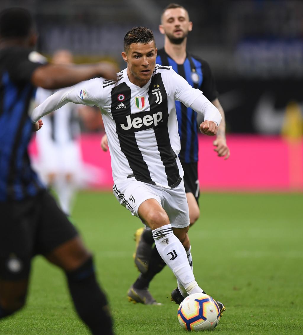 防线告急！曼联连续9场失球，英超丢球数高居第六（后防告急：曼联已连续9场被破门，英超失球数位列第六）