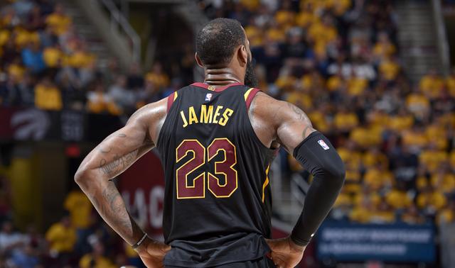 莱万：感谢球迷们的热烈支持，愿为波兰献出生命（莱万：感谢球迷的热情支持，我愿为波兰奉献一切）