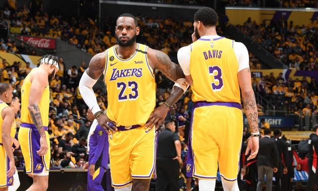 2280万买的恩里克砸手里？斯基拉：国米正找寻邓弗里斯的替补（花2280万买来难用？斯基拉：国米正物色邓弗里斯替身）