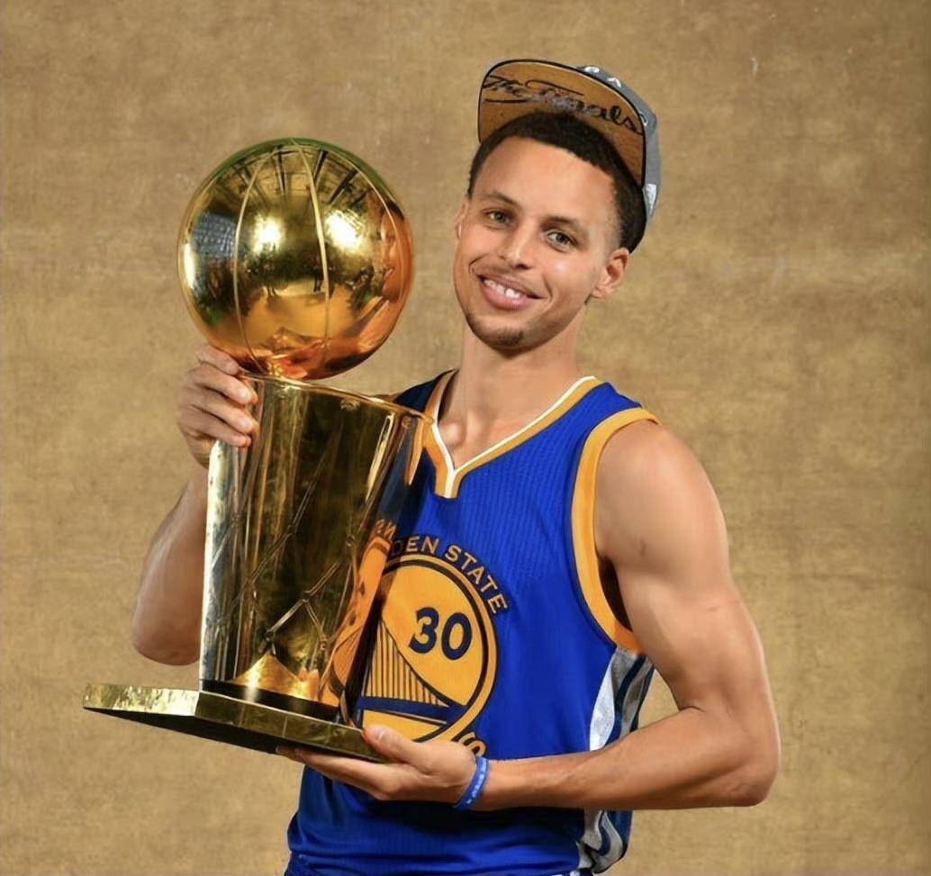 巴萨官方：12月10日对阵法兰克福的欧冠比赛将回归诺坎普举行（巴萨官宣：12月10日欧冠对阵法兰克福将重返诺坎普举行）