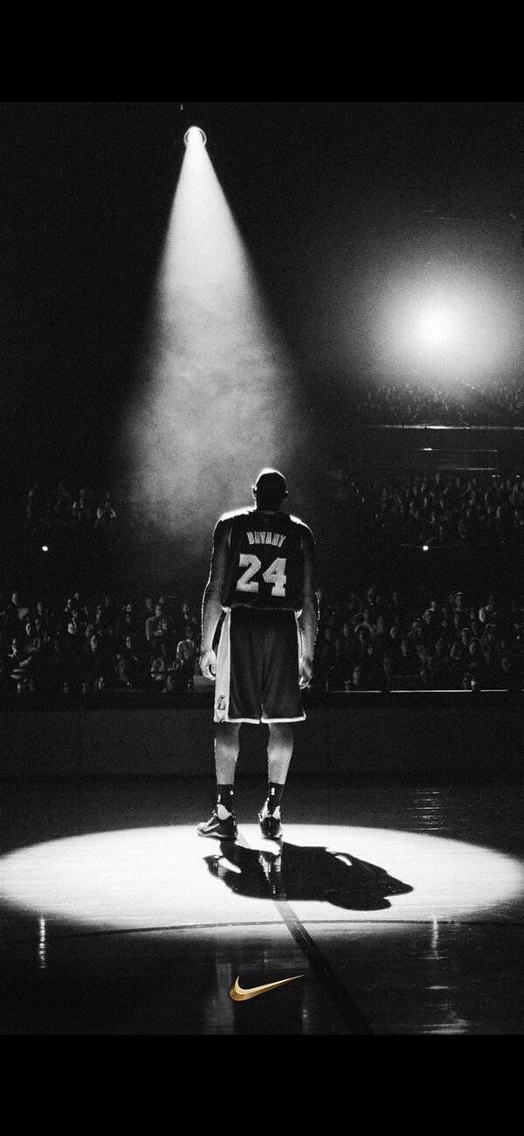 姆巴佩欧冠生涯已5次戴帽，仅次于梅西、C罗和莱万（姆巴佩欧冠第5次上演帽子戏法，排名仅在梅西、C罗、莱万之后）