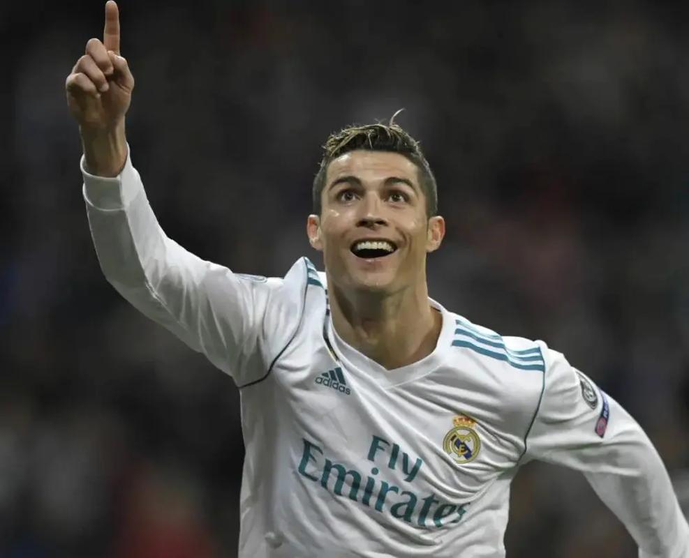 破防了！张本智和比手势，现场球迷给港队加油，日本队压力大