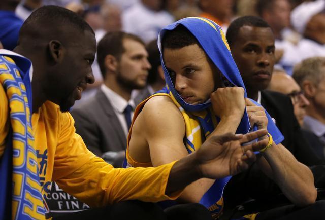 懂球帝2025年11月MVP候选出炉：姆巴佩、哈兰德领衔，莱万在列（懂球帝公布2025年11月MVP候选名单：姆巴佩、哈兰德领衔，莱万入围）