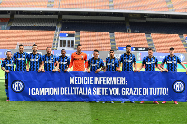 斑马队长，洛卡特利达成尤文生涯200场里程碑（洛卡特利佩戴队长袖标，迎来尤文生涯第200场里程碑）