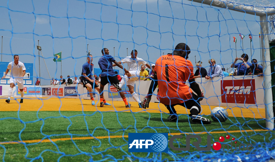 6中6，砍14分7板！徐昕完胜广东队内线 杜锋后悔送他走吗？（6投全中拿下14分7板！徐昕压制广东内线，杜锋会为放走他而后悔吗？）