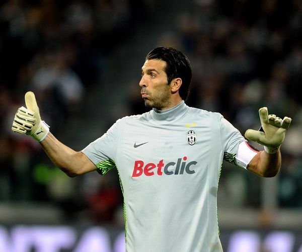 替补神兵！凯尔登·约翰逊5分钟轰13分，带队反超湖人9分（替补爆发！凯尔登·约翰逊5分钟轰13分，助球队反超湖人9分）