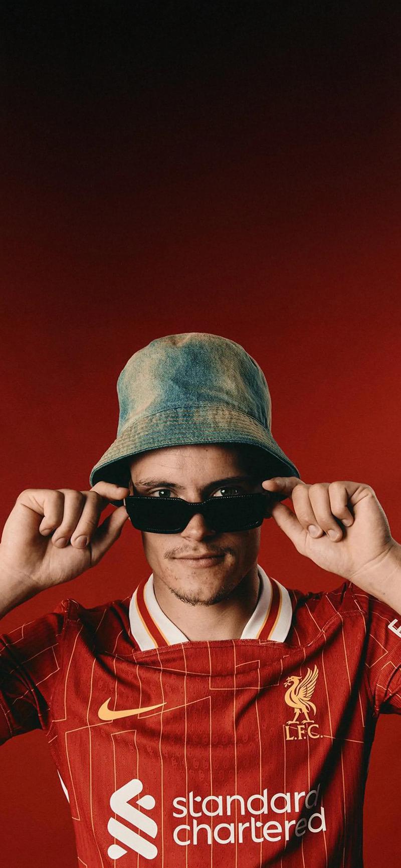 内蒙古多地滑雪场“开板”迎客，冬季旅游迅速升温（内蒙古多地滑雪场陆续开放迎客，冬季旅游热度攀升）